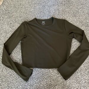 Uniqlo long sleeve workout top in green